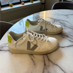 VEJA Women’s sneakers size 8